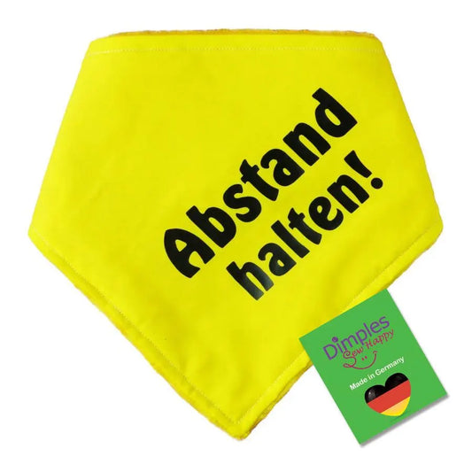 Warum es für manche Hunde sinnvoll ist ein Hundehalstuch mit „Abstand halten“ zu tragen
